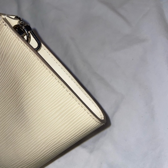 Louis Vuitton clutch - Picture 12 of 15